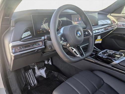 2025 BMW 740 i