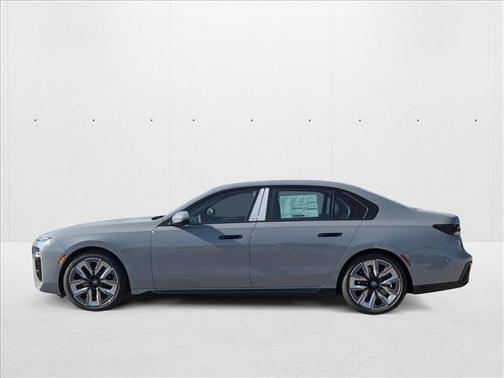 2025 BMW 740 i