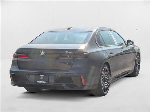 2025 BMW 740 i