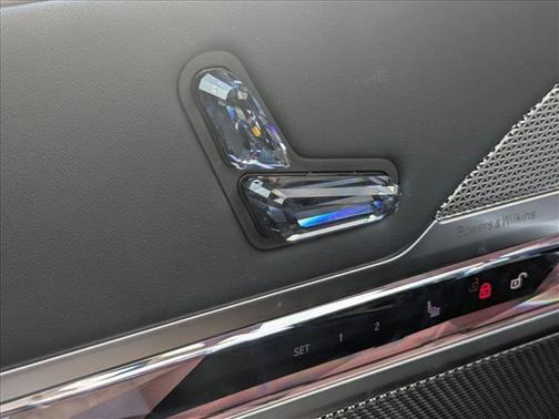 2025 BMW 740 i