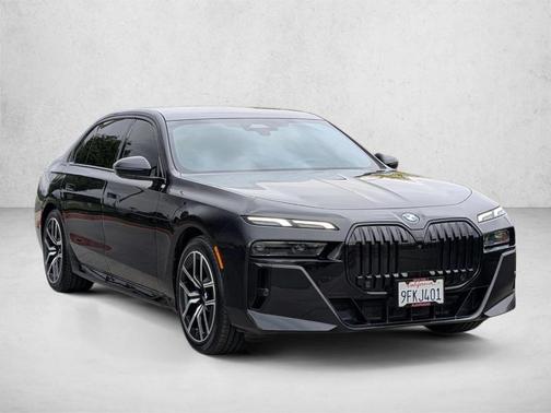 Black Sapphire Metallic 2023 BMW 740 i