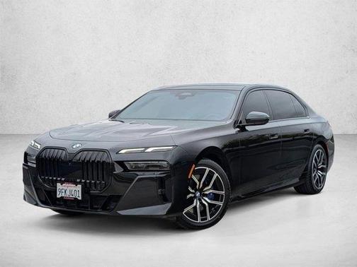 Black Sapphire Metallic 2023 BMW 740 i