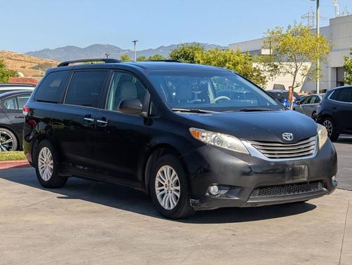Black 2013 Toyota Sienna XLE