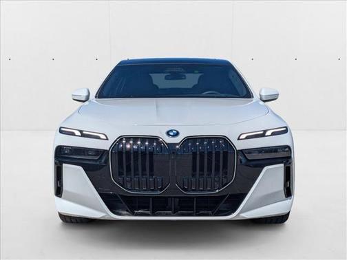 2025 BMW 750e xDrive