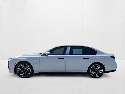 2025 BMW 750e xDrive