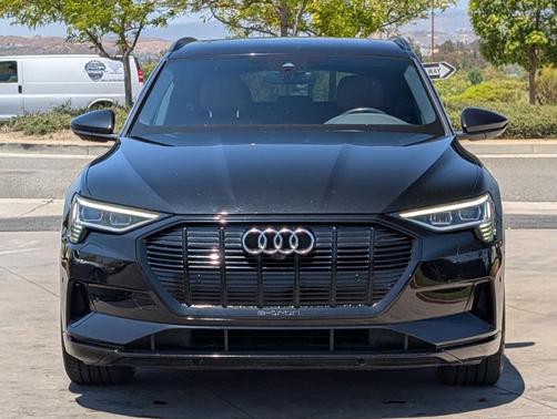 Mythos Black Metallic 2022 Audi e-tron Premium