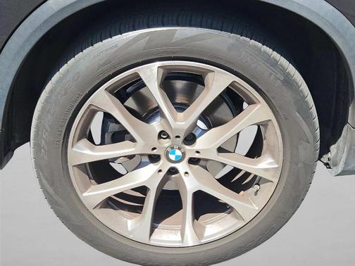 Black Sapphire Metallic 2024 BMW X5 sDrive40i