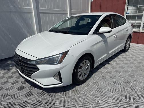 2019 Hyundai ELANTRA SE