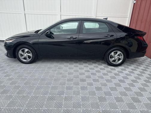 2023 Hyundai ELANTRA SE