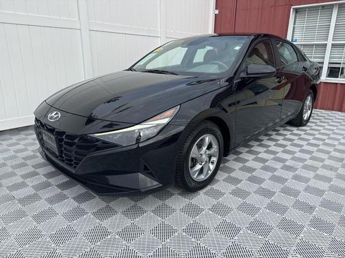 2023 Hyundai ELANTRA SE