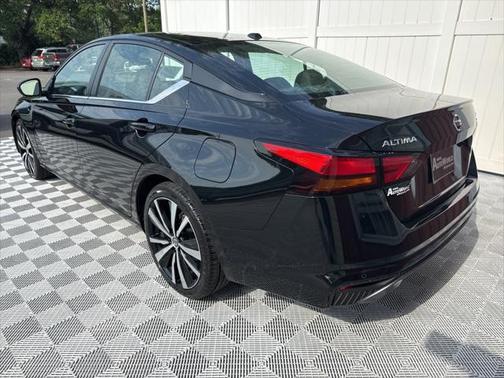 2022 Nissan Altima SR FWD