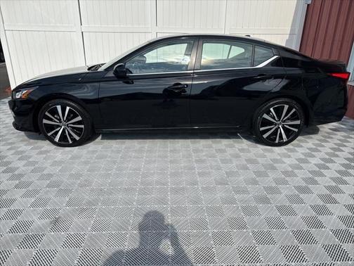2022 Nissan Altima SR FWD