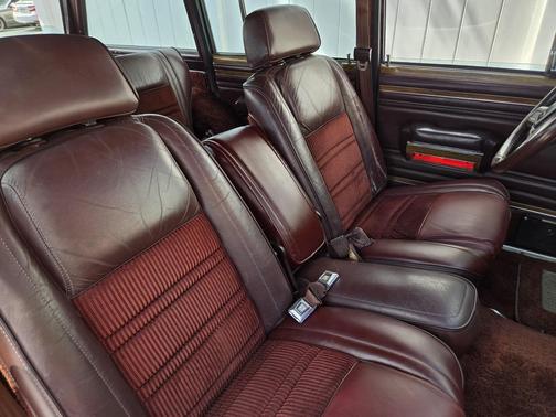 1989 Jeep Grand Wagoneer Base