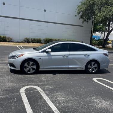 2016 Hyundai SONATA Hybrid Limited