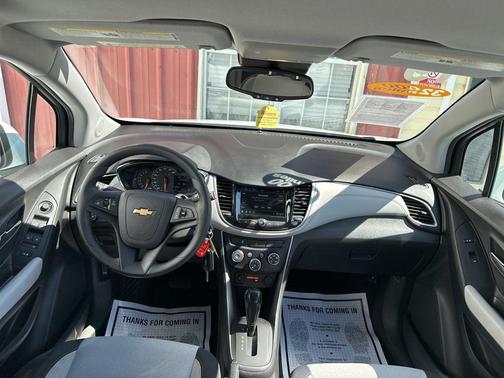 Summit White 2019 Chevrolet Trax LS