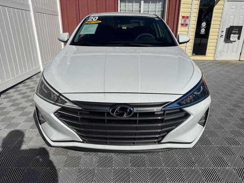 2020 Hyundai ELANTRA SE