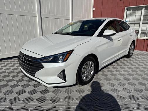 2020 Hyundai ELANTRA SE