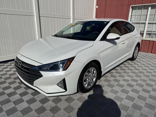 2020 Hyundai ELANTRA SE