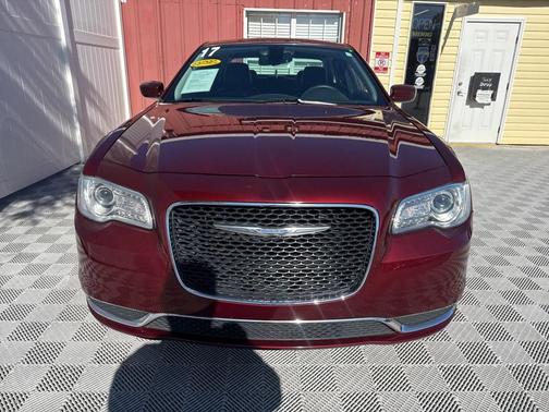 2017 Chrysler 300 Limited