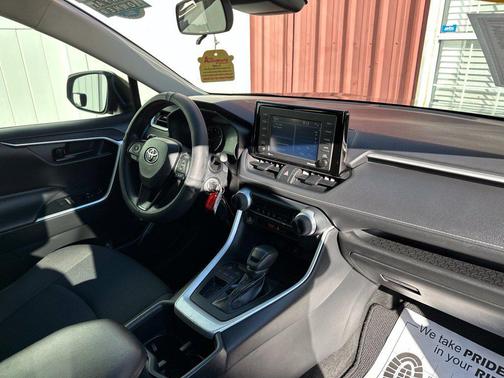 Magnetic Gray Metallic 2022 Toyota RAV4 LE
