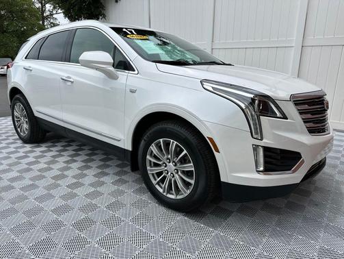 Crystal White Tricoat 2017 Cadillac XT5 Luxury