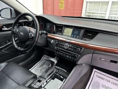 2017 Kia Cadenza Technology