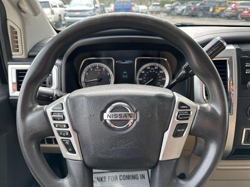 2017 Nissan Titan SV