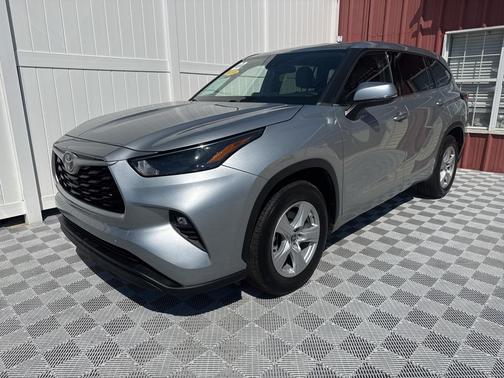2022 Toyota Highlander LE