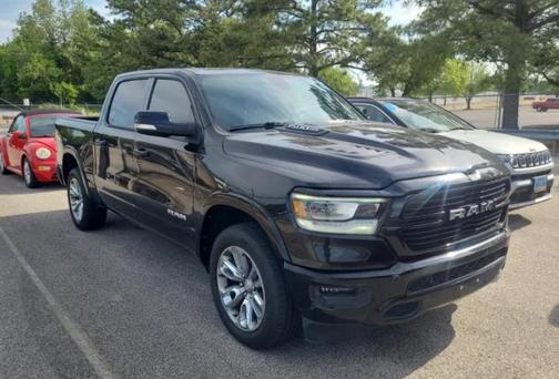 Diamond Black Crystal Pearlcoat 2020 RAM 1500 Laramie