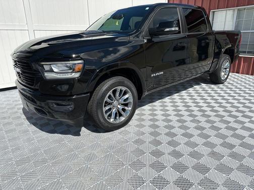 Diamond Black Crystal Pearlcoat 2020 RAM 1500 Laramie