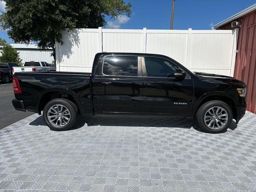 Diamond Black Crystal Pearlcoat 2020 RAM 1500 Laramie