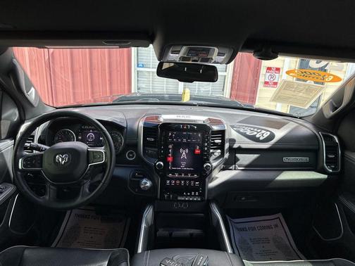Diamond Black Crystal Pearlcoat 2020 RAM 1500 Laramie