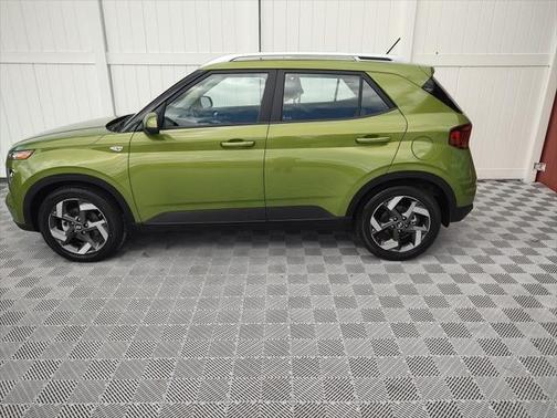 2023 Hyundai VENUE SEL