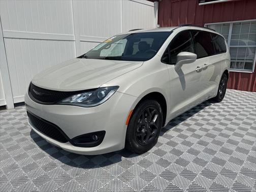 2020 Chrysler Pacifica Touring-L Plus