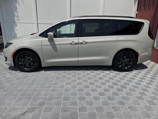 2020 Chrysler Pacifica Touring-L Plus