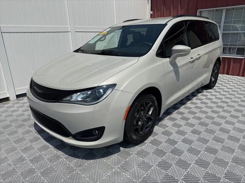 2020 Chrysler Pacifica Touring-L Plus