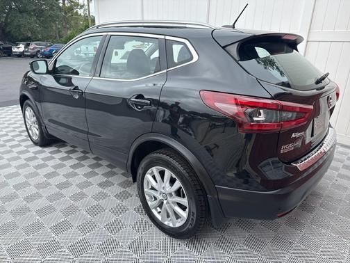 2022 Nissan Rogue Sport SV