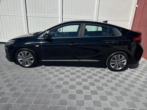 2017 Hyundai IONIQ Hybrid Limited