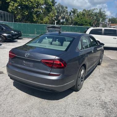 2017 Volkswagen Passat 1.8T R-Line w/Comfort
