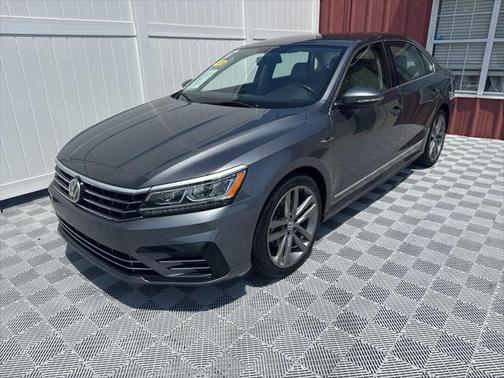 2017 Volkswagen Passat 1.8T R-Line w/Comfort