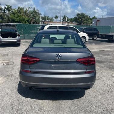 2017 Volkswagen Passat 1.8T R-Line w/Comfort