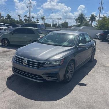 2017 Volkswagen Passat 1.8T R-Line w/Comfort