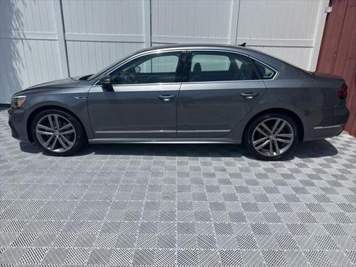 2017 Volkswagen Passat 1.8T R-Line w/Comfort