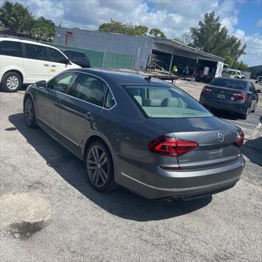2017 Volkswagen Passat 1.8T R-Line w/Comfort