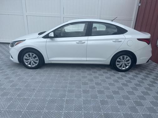 2019 Hyundai Accent SE