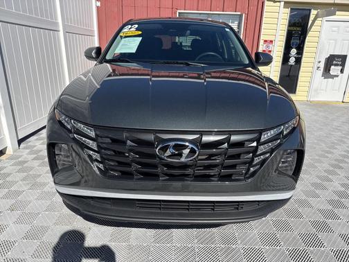 2022 Hyundai TUCSON SE