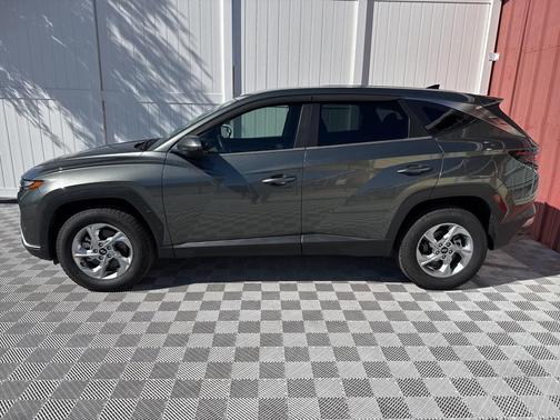 2022 Hyundai TUCSON SE