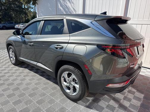 2022 Hyundai TUCSON SE