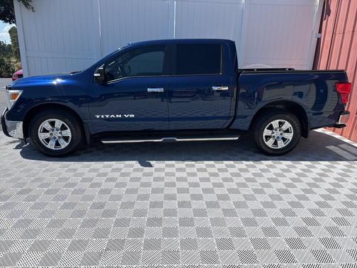 2018 Nissan Titan SV