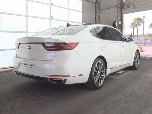 2018 Kia Cadenza Technology